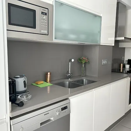 Reina In Apartment *